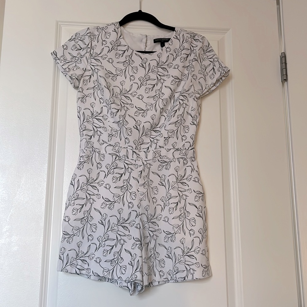 Banana Republic white and black tulip romper